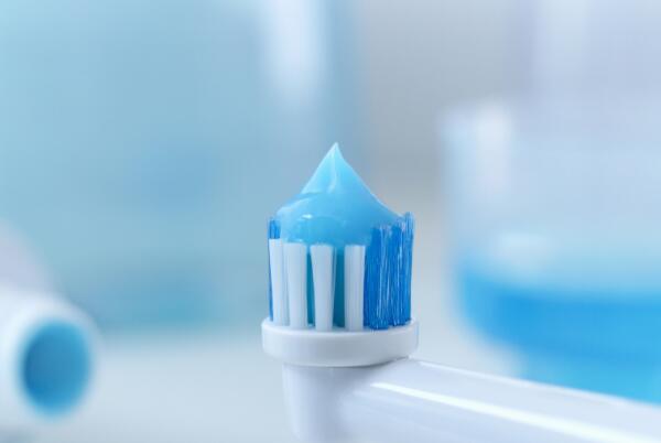 怎么區(qū)分聲波牙刷和電動牙刷？辨別聲波電動刷，重點看這三大方面即可