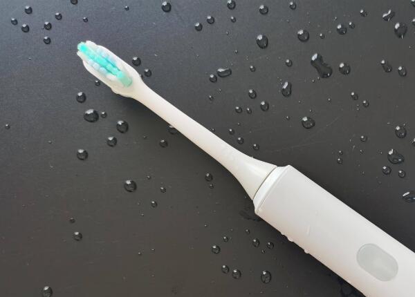 聲波牙刷和手動刷牙的四大區別