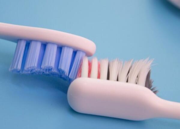 電動牙刷怎么看刷頭軟不軟？刷頭刷毛軟硬兩大分辨技巧
