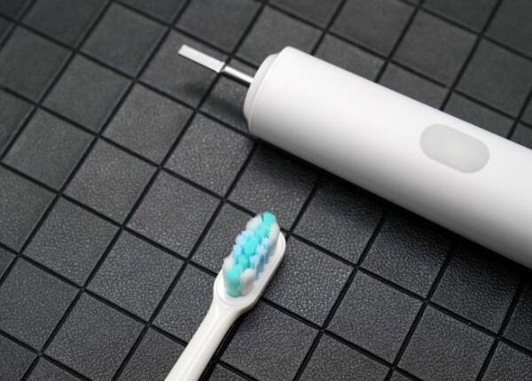 電動(dòng)牙刷換頭卡住怎么辦 電動(dòng)牙刷換頭卡住怎么辦